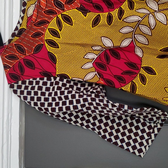 African print blouse/top - Size Medium - Picture 4 of 5